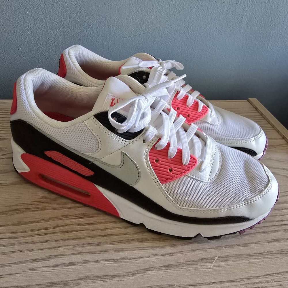 Nike Air Max 90 Sneakers